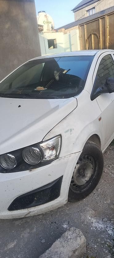 prius faralari: Chevrolet Aveo: 1.2 l | 2011 il 1000000000 km Sedan — 2
