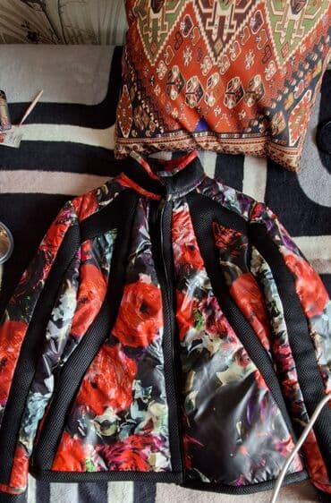 qadın kurtka: Qadın gödəkcəsi – çiçək naxışlı - Model: qısa, yüngül şişmə tipli — 3