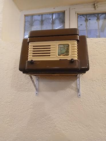 radiolar: Kolleksiya üçün retro radio qəbuledici - Korpus: qəhvəyi rəngli, üst — 1