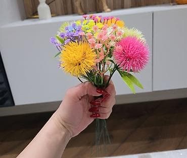 dekarativ guller: Tebii güllerden ferqlenmeyen çox gözel,rəngarəng dekorativ güllər.10 — 3