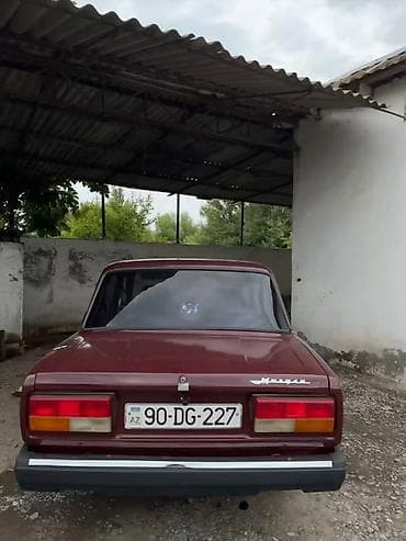 VAZ 2107 “Jiquli” sedan - Korpus: bord rəngli, xrom ön və arxa bamper