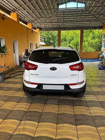 mini cooper kreditle: Kia Sportage: 2 l | 2011 il Krossover — 2