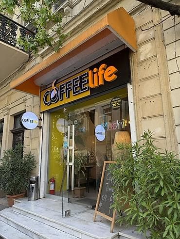 kafe aparati: Hazir işlək coffeshop biznesi 45 mn qiymət razılaşma olar Məkan — 1