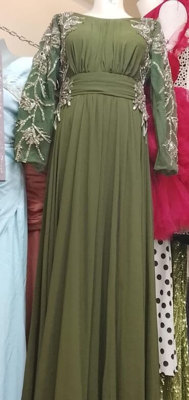 toy ucun tulumlar: Zeytun-yaşıl rəngdə, uzun ziyafət/libas. - Model: A-kəsim, yerə qədər — 2