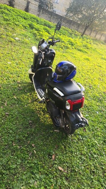 hibrit masinlar turbo az: Skuter FY-ET - Rəng: Qara-ağ iki­rəng dizayn - Gediş mövqeyi: Aşağı — 3