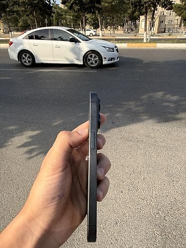 телефон fly selfie 1: IPhone 15 Pro, 128 ГБ, Графит, Face ID — 3