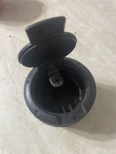 Boşqablar: Avtomobil üçün siqaret külqabısı/mini küllük - Material — 1