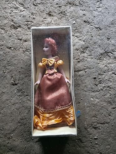 Kolleksiya üçün mini porselen kuklalar dəsti