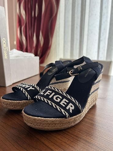 basanoşka: Tommy Hilfiger qadın sandaleti – pazalı platforma ENDİRİM MÖVCUDDUR - — 2