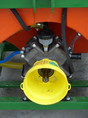 dərman ciləyən aparat: 1000 L Hidrovlik Dərman Səpən 16 M Qolların uzunluğu 4 Membranlı — 4