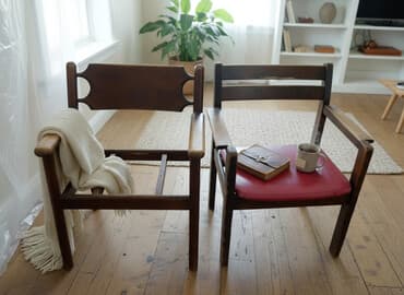 oturacaq: Palıd ağacınan Rumıniyanın keçmişin iki kreslo- oturacaqları — 1