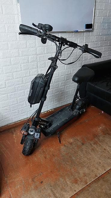 Elektrik skuter – ST-555 PRO Xüsusiyyətlər: - Güclü ofroud tipli ön