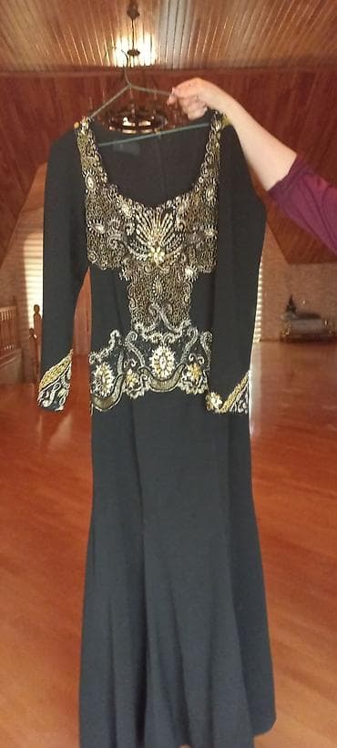 Qadın geyimləri: Qara rəngli, uzun ziyafət/libas - Model: Uzun ətəkli, qolları 3/4 — 2