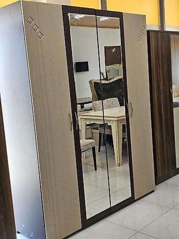 Dolab satılır - Model: 4 qapılı, mərkəzdə iki böyük güzgü qapı -