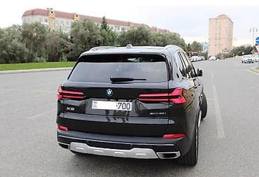 qaz2410 satisi: BMW X5 – qara rəngli, premium sinif SUV Xarici xüsusiyyətlər: - Böyük — 7
