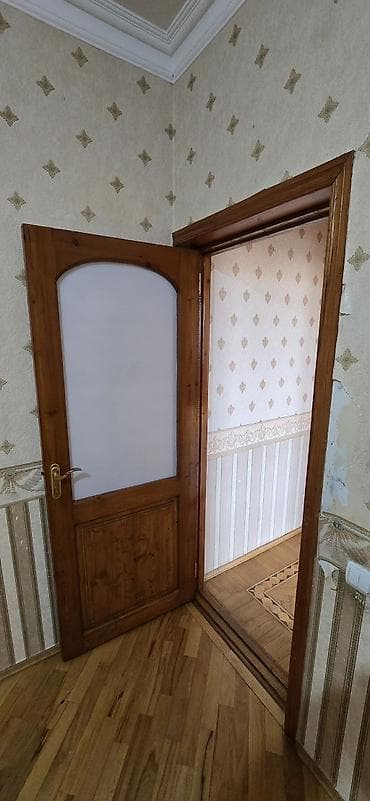 metbex qapilari: Taxta ara kapi – şüşəli model

6 ədəd — 1