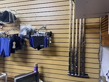 Mağaza bağlanır bütün vitrinlər satılır divardakı takta vitrin