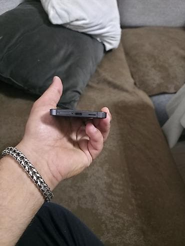samsung 2011: Samsung Galaxy S24 — 6