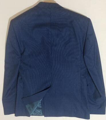 Kostyum 48 ölçü Tünd göy rəngdə Cəmi 2 dəfə geyinilib,yəni yenidən — 4