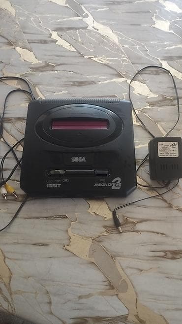 SEGA Mega Drive 2 (16-bit) oyun konsolu - Konsol işək vəziyyətdədir