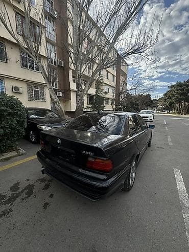 zil tekeri: BMW 3 series: 2.8 l | 1992 il Sedan — 6