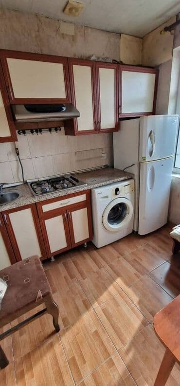 şamaxinka 300 manata kiraye evler: Azadlıq metrosu yaxınlığında,5 mərtəbənin,5-ci mərtəbəində,2 otaqlı — 3