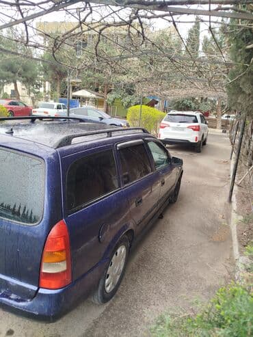 чемодан с инструментами для автомобиля: Opel Astra Caravan (universal), tünd mavi rəng. Xüsusiyyətlər: - — 1