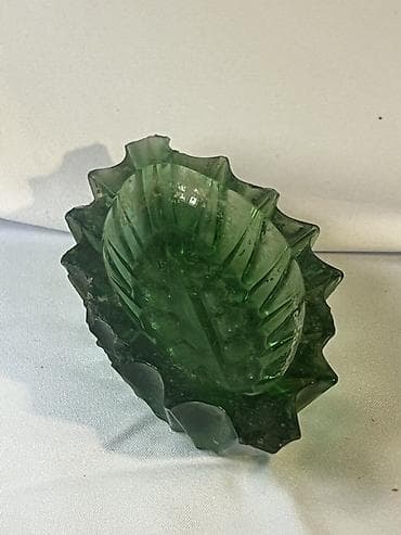 konfet qabi: Yaşıl şüşədən dekorativ qab - Material: qalın, yarı-şəffaf yaşıl şüşə — 2