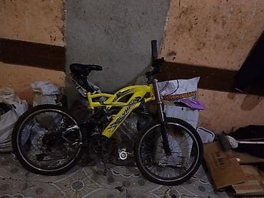 benzin cəni: Modifikasiya olunmuş yol/off-road tipli motosiklet - Mühərrik: tək — 1