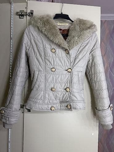 Qadın qış kurtkası - Rəng: açıq boz - Model: qısa, bel oturan, ikiqat