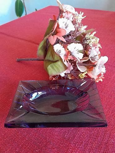 Şüşə külqabı - Material: qalın şüşə - Forma: düzbucaqlı platforma