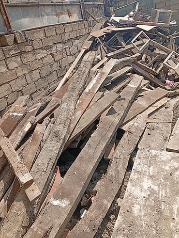 zer sekilleri: Tikinti söküntüsündən çıxan taxta materialları - Müxtəlif ölçülü və — 2