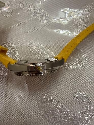 işlənmiş saat: Doxa saat. Dubaydan alınıb. 5500aed. Pasportu ve qutusu yoxdur. Unisex — 5