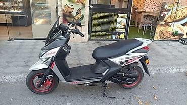 16 tekerler: Freedom Jet 49 skuter Xüsusiyyətlər: - Kuzov rəngi: gümüşü/qara — 3