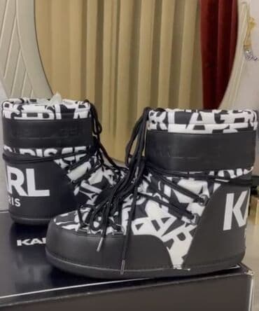 botinka ayaqqabılar: Karl Lagerfeld dizaynlı qış botları - Rəng: qara‑ağ, all‑over “KARL” — 1
