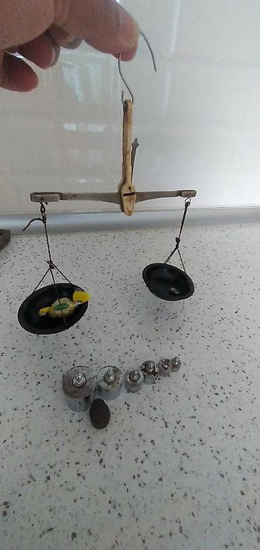 Köhnə qızıl və dərman tərəzisi.daşları ilə satılır.işlək vəziyyətdə lalafo.az -da Köhnə qızıl və dərman tərəzisi.daşları ilə satılır.işlək vəziyyətdə