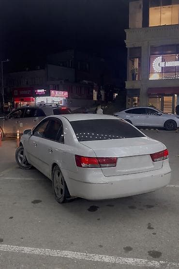 Hyundai Sonata: 2.4 l | 2007 il Sedan