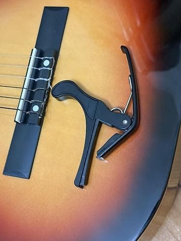 klarnet muştuk: Klassik akustik gitara – 4/4 ölçü, sunburst (qaradan kəhrəbaya keçid) — 2