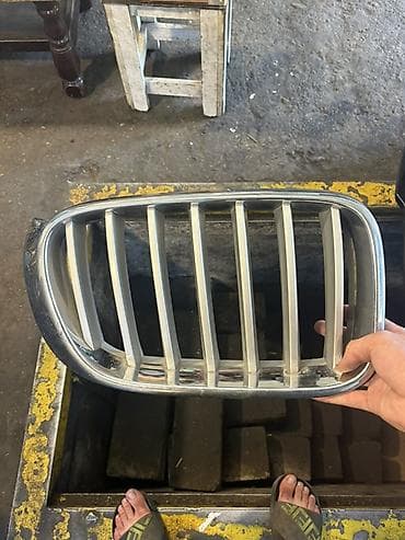 bmw 528: BMW “kidney” radiator barmaqlıqları (sol və sağ cütlük) - Orijinal — 1