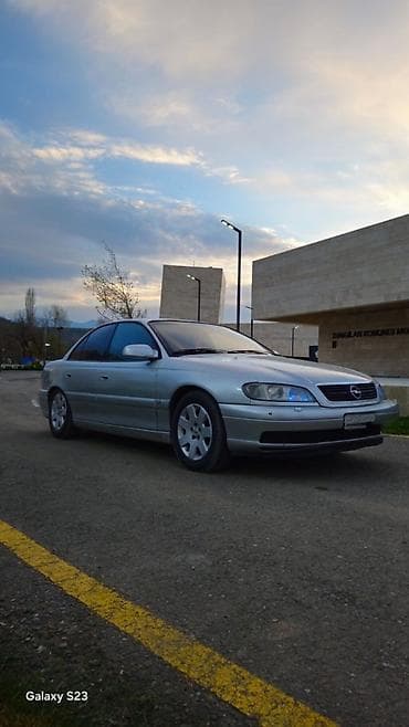 opel omega b: Opel Omega: 2.2 l | 2001 il 32756 km Sedan — 4