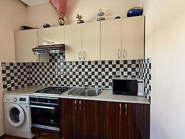 Кухонные гарнитуры: Mətbəx mebeli 250₼. Ölçü 2.65 uzunluğ,eni 60 sm. Üstündə moyka — 2
