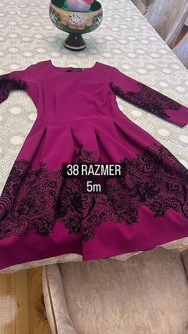 boyuk donlar: Məhsul: 2 ədəd qadın geyimi Qara paltar-5m Rozvi -5m 1) Qara paltar - — 2
