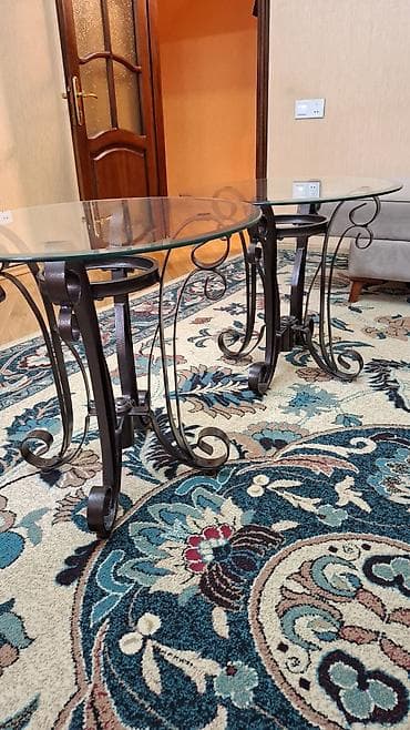 Mebel: Jurnal masası, Açılmayan, Şüşə, Yumru masa — 2