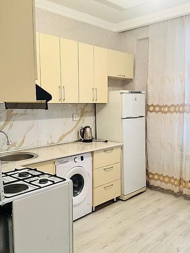 Mətbəx mebeli və texnika dəsti - Künc yerləşimli krem rəngli üst və — 2