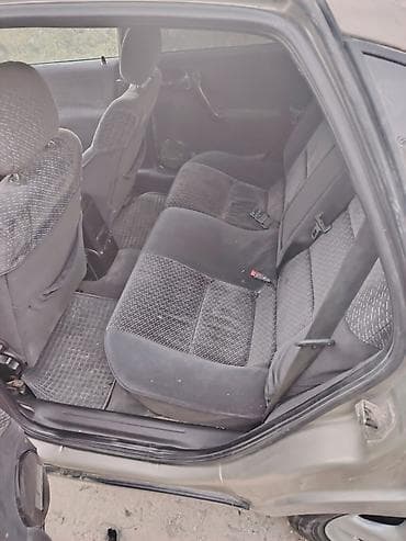 vectra b fara: Opel Vectra: 2 l | 1996 il 300000 km Sedan — 4