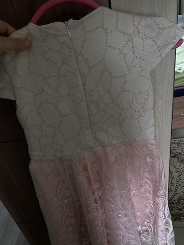 Bayram kostyumları: Qız uşağı üçün zərif şənlik paltarı
Söküyü cırığı yoxdur — 2