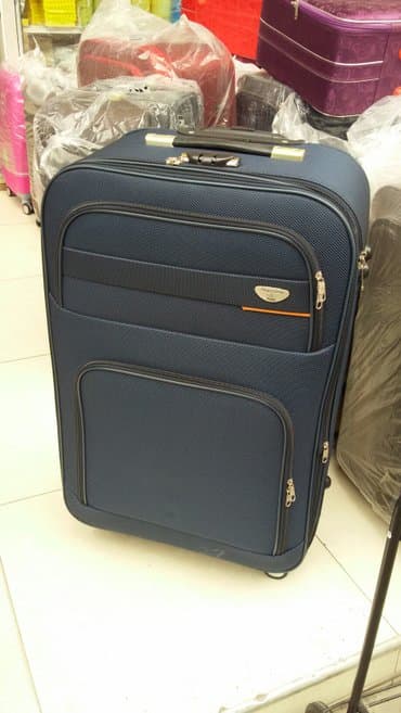 təkərli camadan: Camadan tezedir. Cemodan yenidir.Çamadan tezedir. Чемодан новый.Olcusu — 1