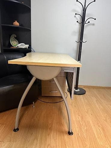 komputer setup: İşlənmiş, Dördbucaq masa — 3