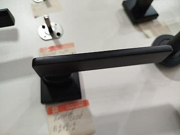 Qapı dəstəyi – minimal dizayn, mat qara rəng - Forma: düz, yastı qol;