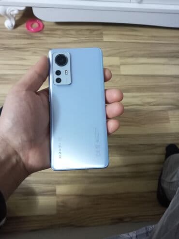 Xiaomi: Xiaomi 12, rəng - Bənövşəyi, 
 İki sim kartlı — 5